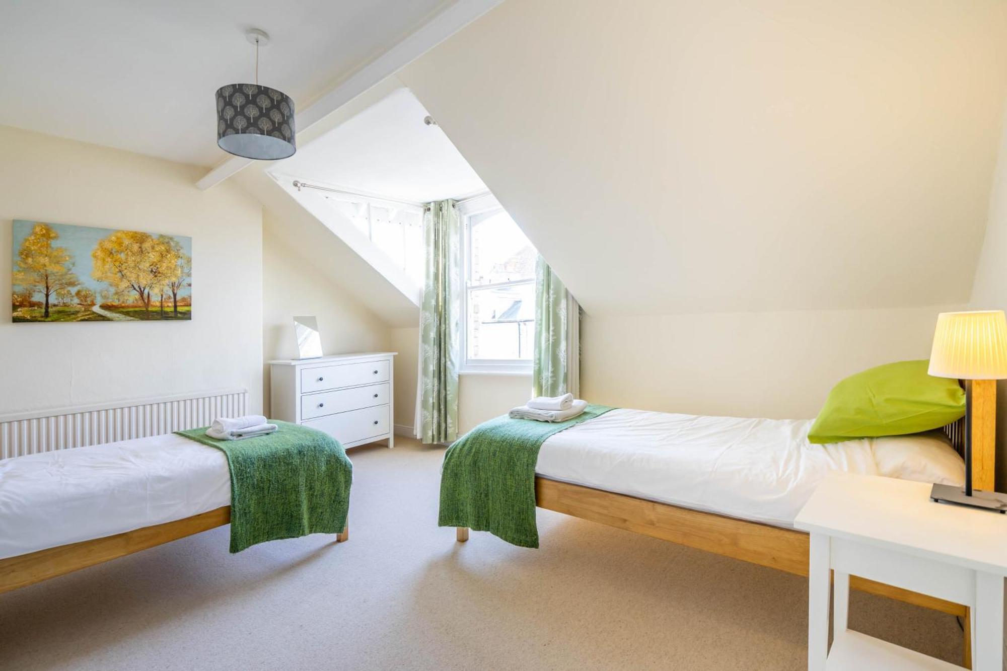 Apartment 3 Claremont Terrace *